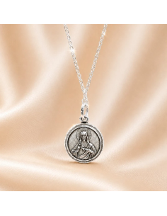 Silver-plated scapular necklace with 9 mm medal, a discreet and elegant religious design.