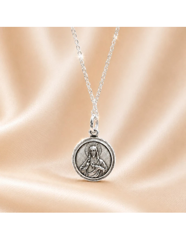 Silver-plated scapular necklace with 9 mm medal, a discreet and elegant religious design.