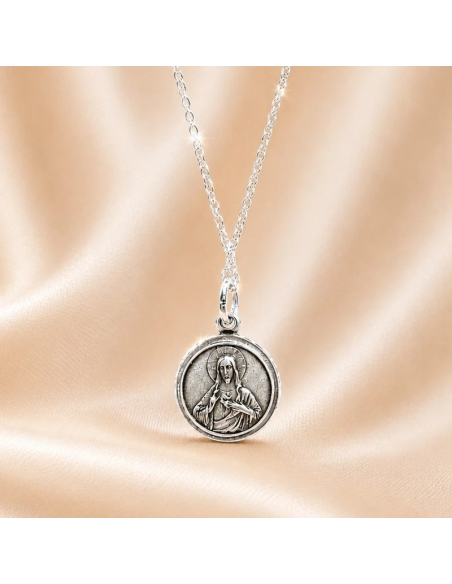 Silver-plated scapular necklace with 9 mm medal, a discreet and elegant religious design.