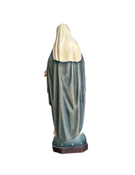 Parte posterior de la estatua Sagrado Corazón de María tallada en madera