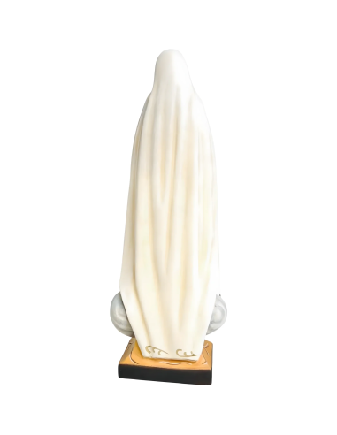 Parte posterior de la estatua Virgen de Fátima Peregrina tallada en madera