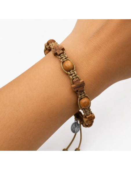 Pulsera de Madera de Olivo con Medalla de San Benito | Karelia Arte Sacra