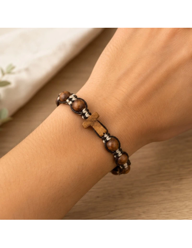 Pulsera Macramé Cruz Tau de Madera de Olivo con San Benito | Karelia Arte Sacra