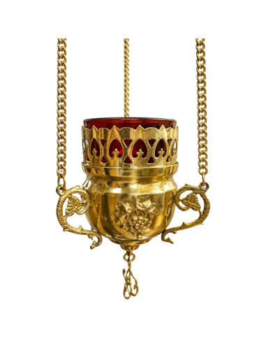Lámpara eterna de latón dorado con vaso de vidrio rojo y cadenas de suspensión