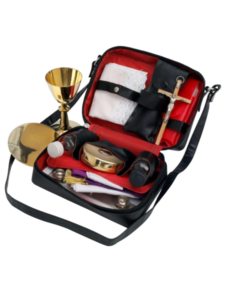 Estuche sacerdotal de viaje con cáliz, patena, copón, vinajeras, crucifijo, hisopo, estola y paños de lino