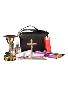 Estuche sacerdotal de viaje con cáliz, patena, copón, vinajeras, crucifijo, hisopo, estola y paños de lino 2