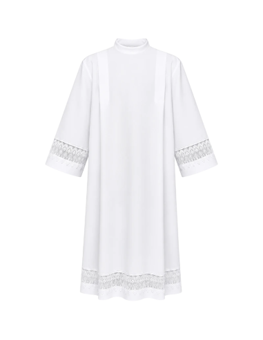 Alba sacerdotal blanca con forro negro y encaje de alta calidad.