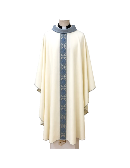 Casulla Mariana Stella Maris blanca con galón bordado en azul y plata