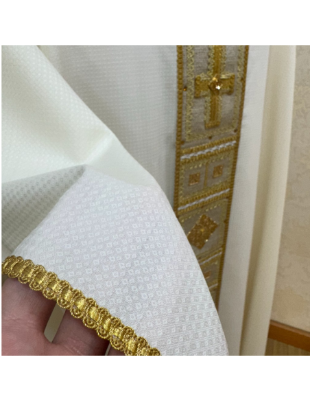 Casulla Gloria Dei de Lana Marfil Bordada a Mano | Karelia Arte Sacra