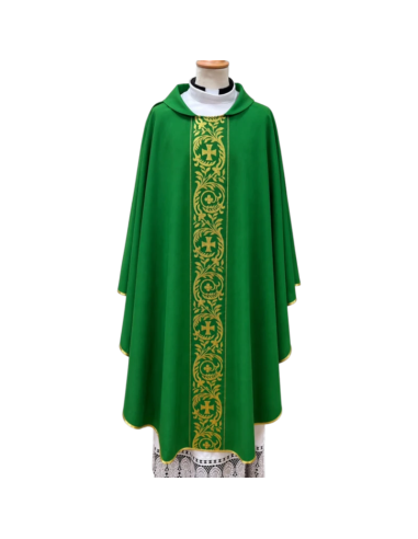 Casulla Via Nova verde con bordado dorado de cruces