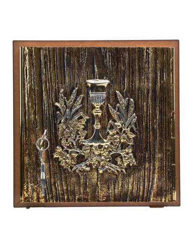 Sagrario con caliz en relieve