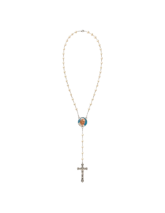 Rosario de perlas blancas con medalla del Papa Francisco y crucifijo metálico plateado