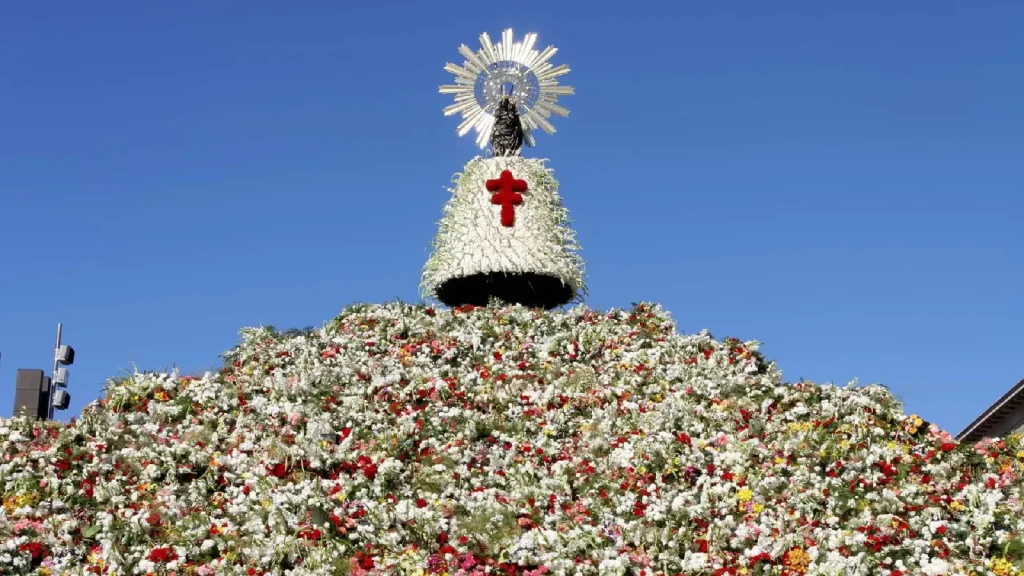 Ofrenda flores Virgen del Pilar