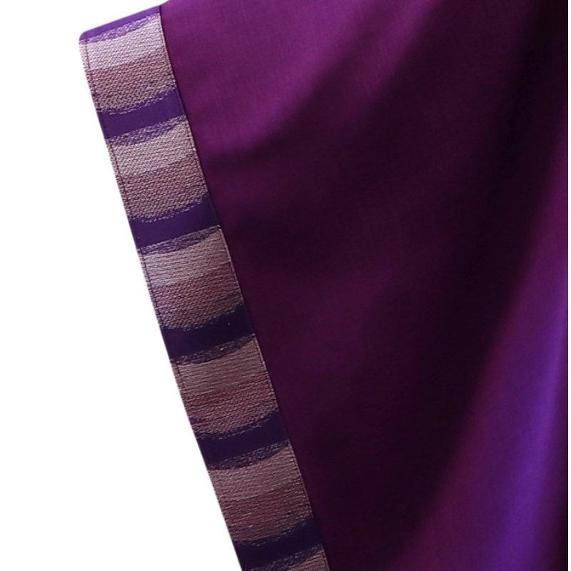 galon morado en casulla